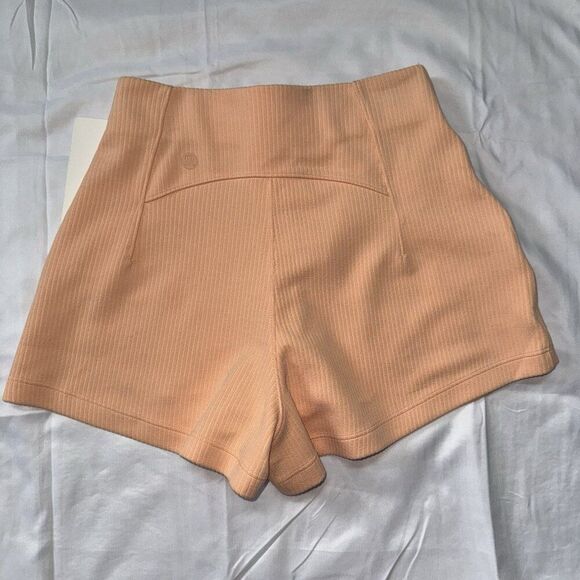 NWT Lululemon Ribbed Softstreme High Rise Short Size 0 2” Peach Bellini - Picture 4 of 5